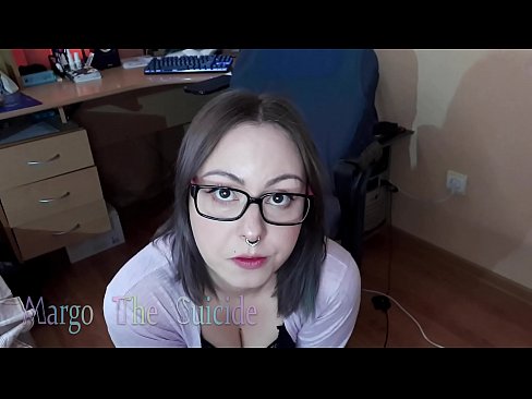 ❤️ Ragazza sexy con gli occhiali succhia il dildo profondamente sulla macchina fotografica Pornoal it.aircoolershop.top ❌❤